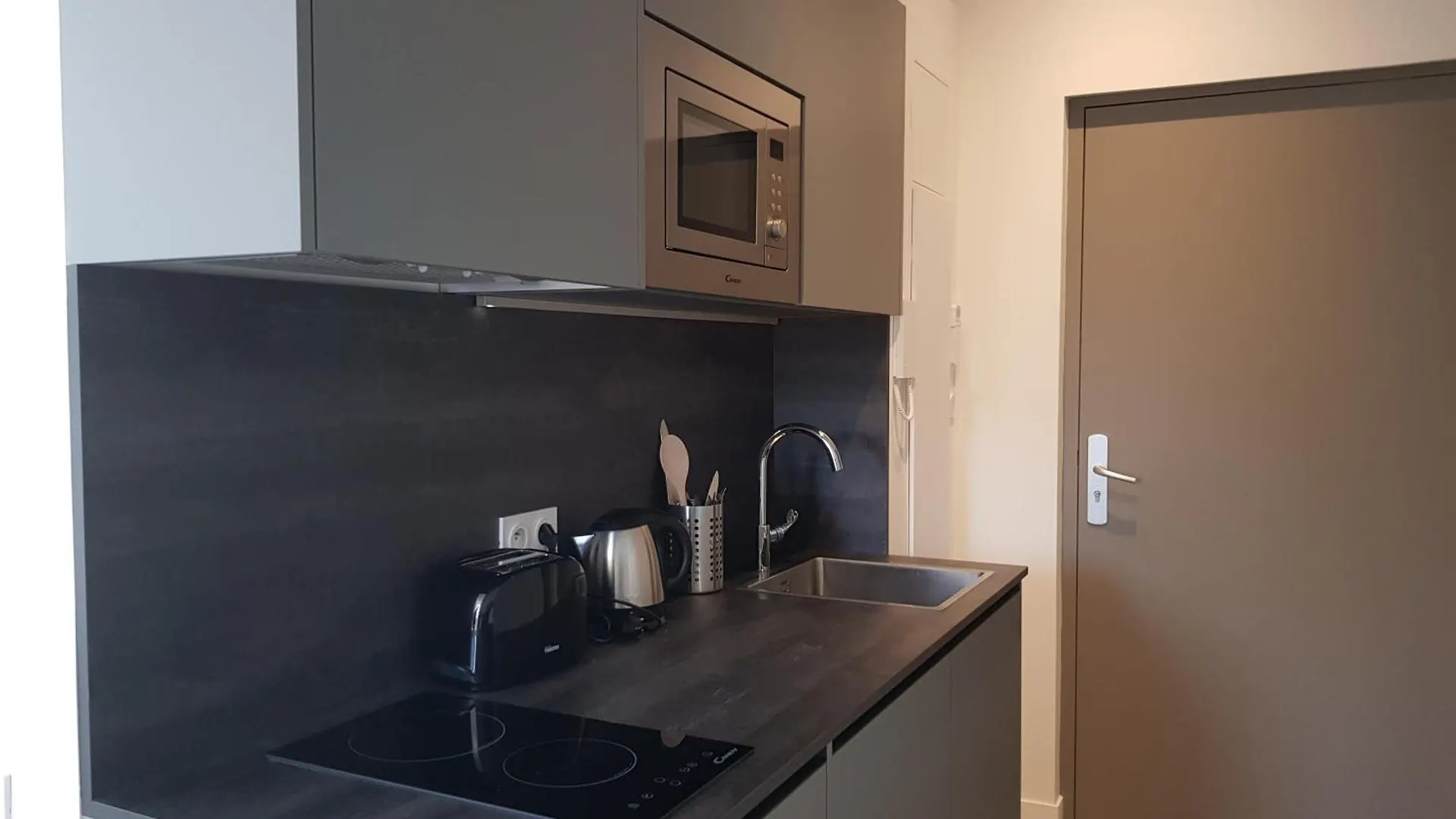 Centre De Nice : Studio Renove, Climatise Et Calme